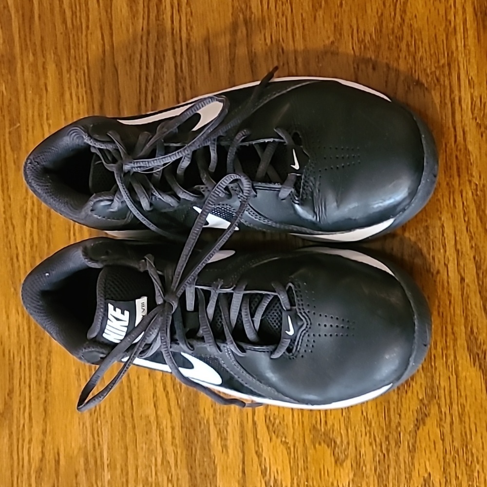 Nike Overplay VIII size 7.5 (EUR 8.5)